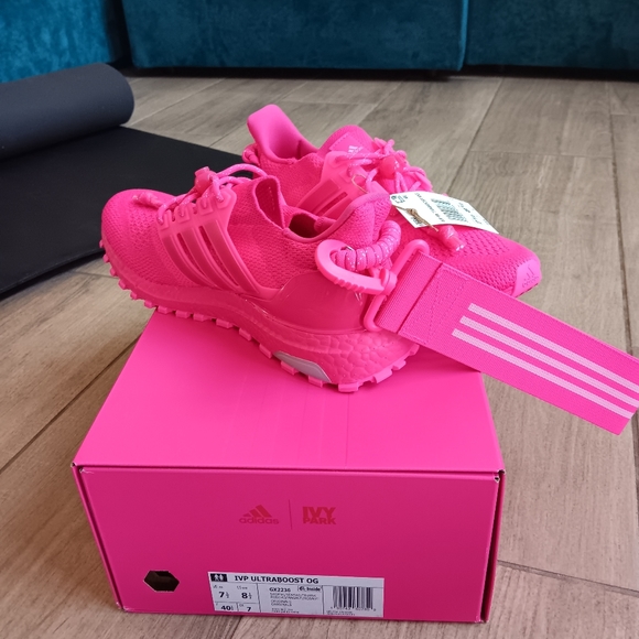 IVP ULTRABOOST OG - Picture 1 of 5